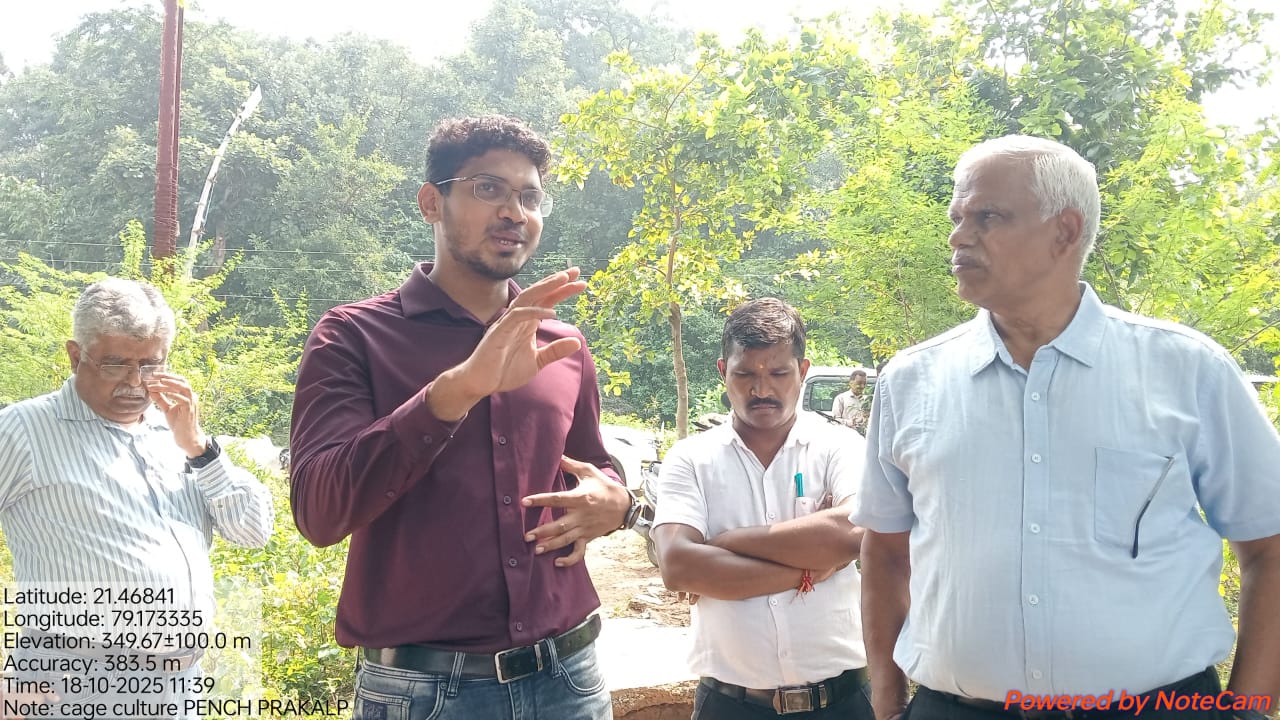 Visit of Hon’ble Dr. Niteen Patil, Vice Chancellor, MAFSU, Nagpur to Cage fish culture units at Pench Reservoir  on 18102025 (7).jpg